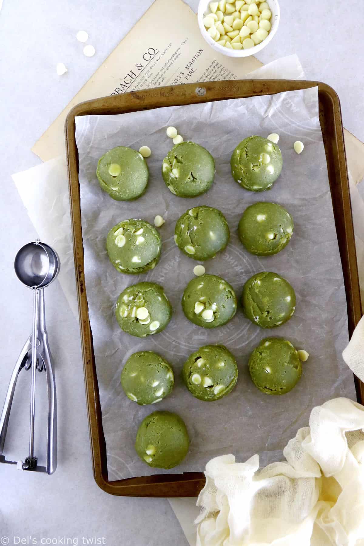 Retrouvez dans ces cookies au thé matcha et pépites de chocolat blanc l'association unique entre l'amertume du thé vert japonais et la douceur du chocolat blanc.