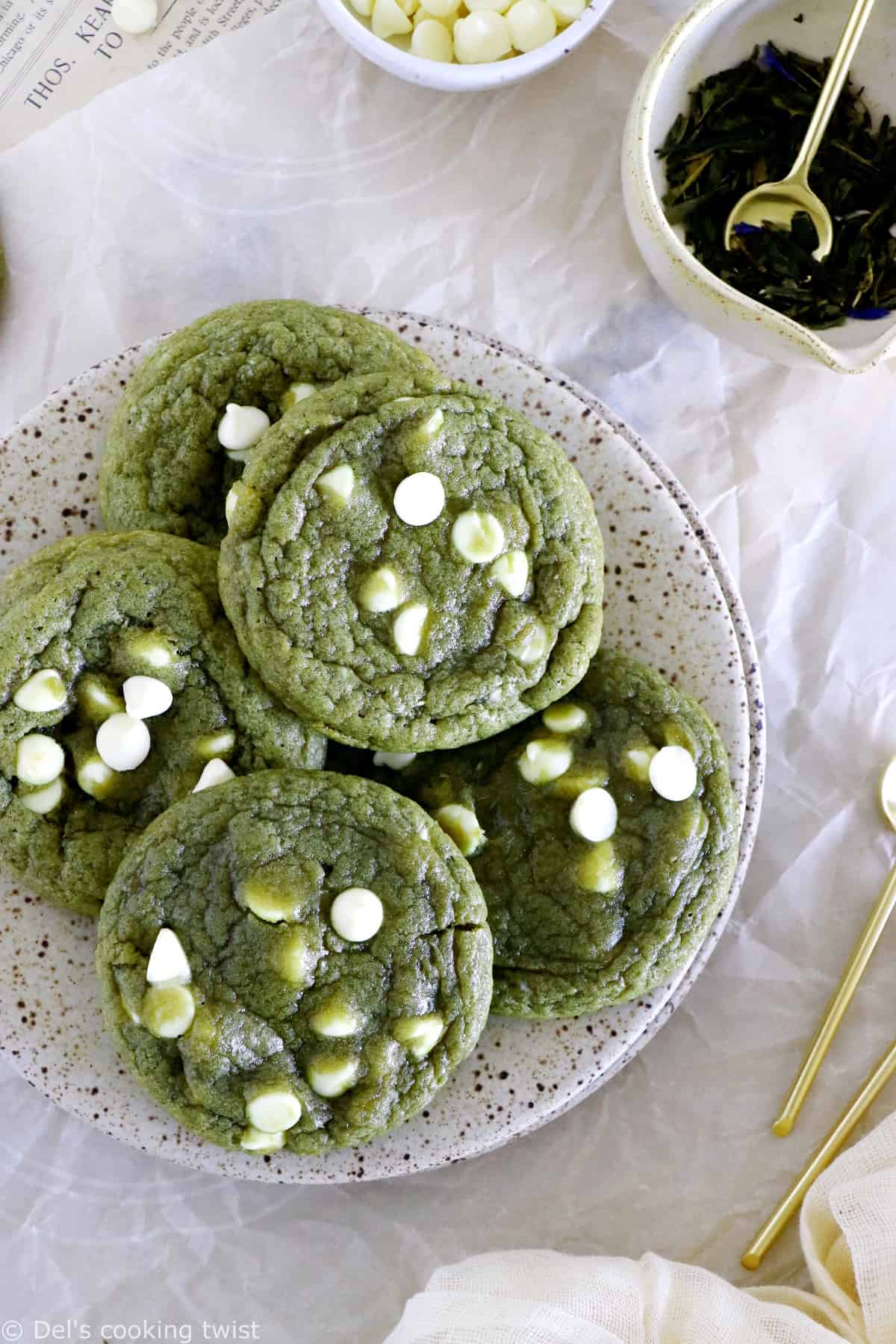 Retrouvez dans ces cookies au thé matcha et pépites de chocolat blanc l'association unique entre l'amertume du thé vert japonais et la douceur du chocolat blanc.