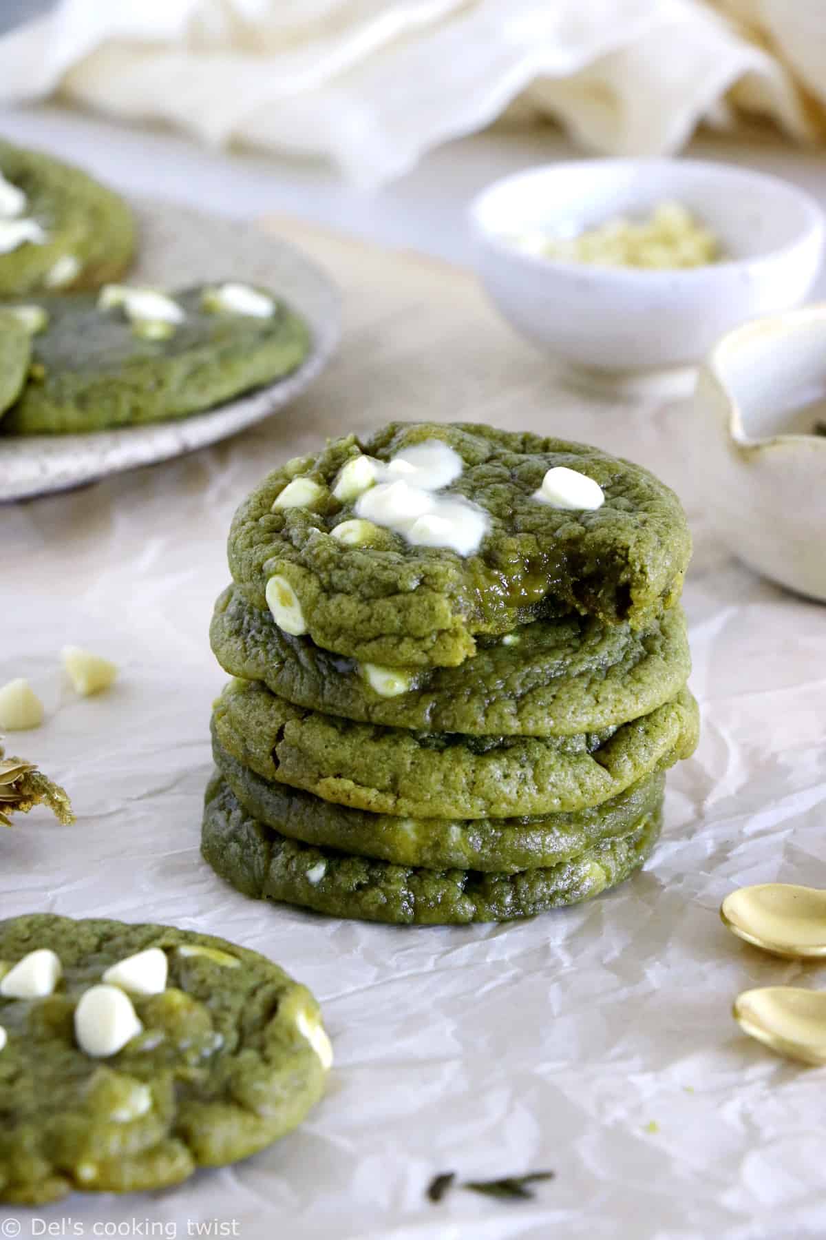 Retrouvez dans ces cookies au thé matcha et pépites de chocolat blanc l'association unique entre l'amertume du thé vert japonais et la douceur du chocolat blanc.