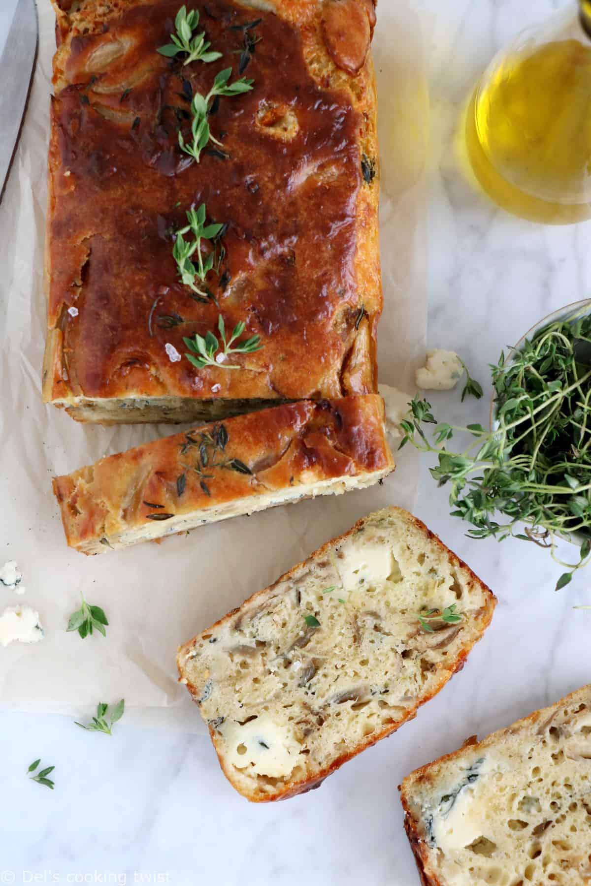This red onions & Gorgonzola quick bread will make a great appetizer or side-dish at every picnic and potluck.