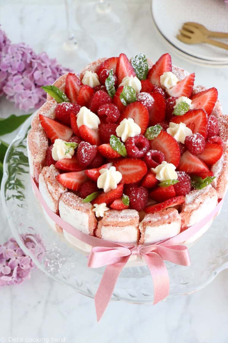 Charlotte aux fraises aux biscuits roses de Reims - Del&amp;#39;s cooking twist