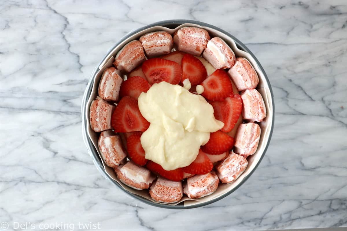 Charlotte aux fraises aux biscuits roses de Reims étape 4