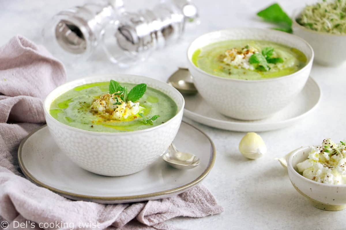 A delicious zucchini ricotta soup with mint, prepared with just a few simple ingredients and that can be served either warm or cold.