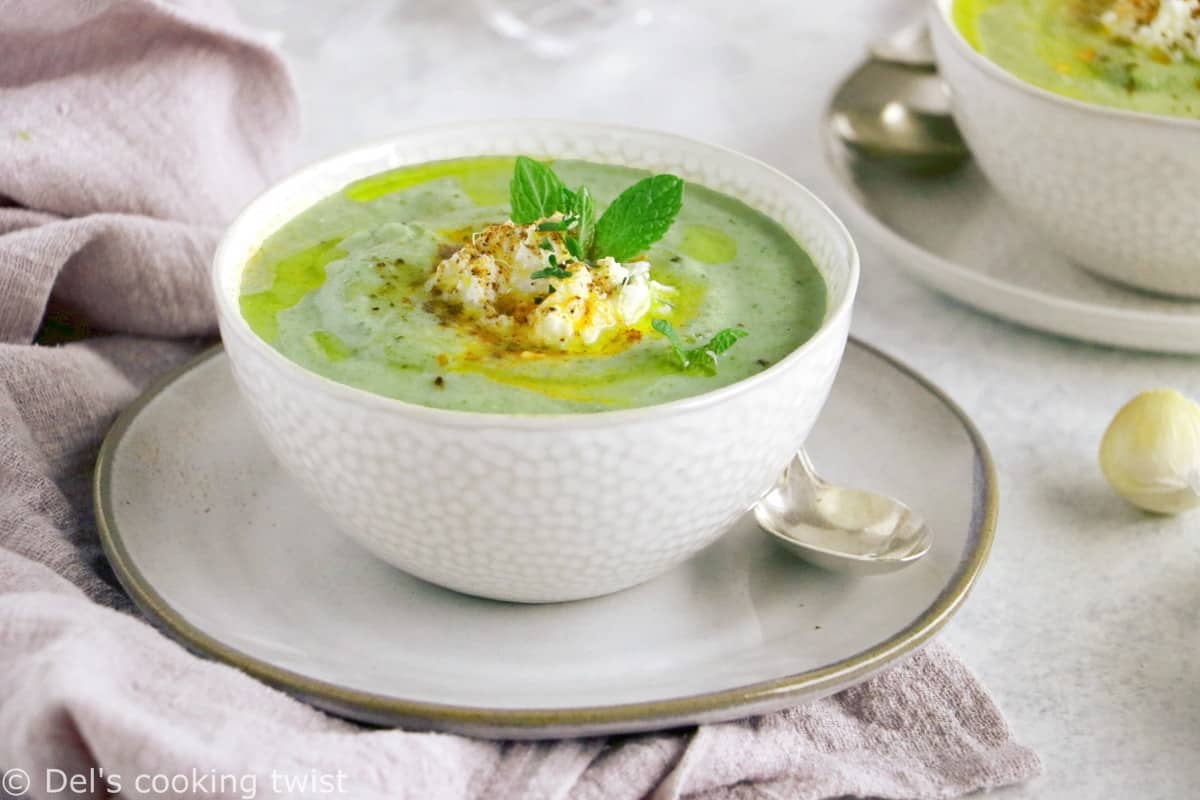 A delicious zucchini ricotta soup with mint, prepared with just a few simple ingredients and that can be served either warm or cold.