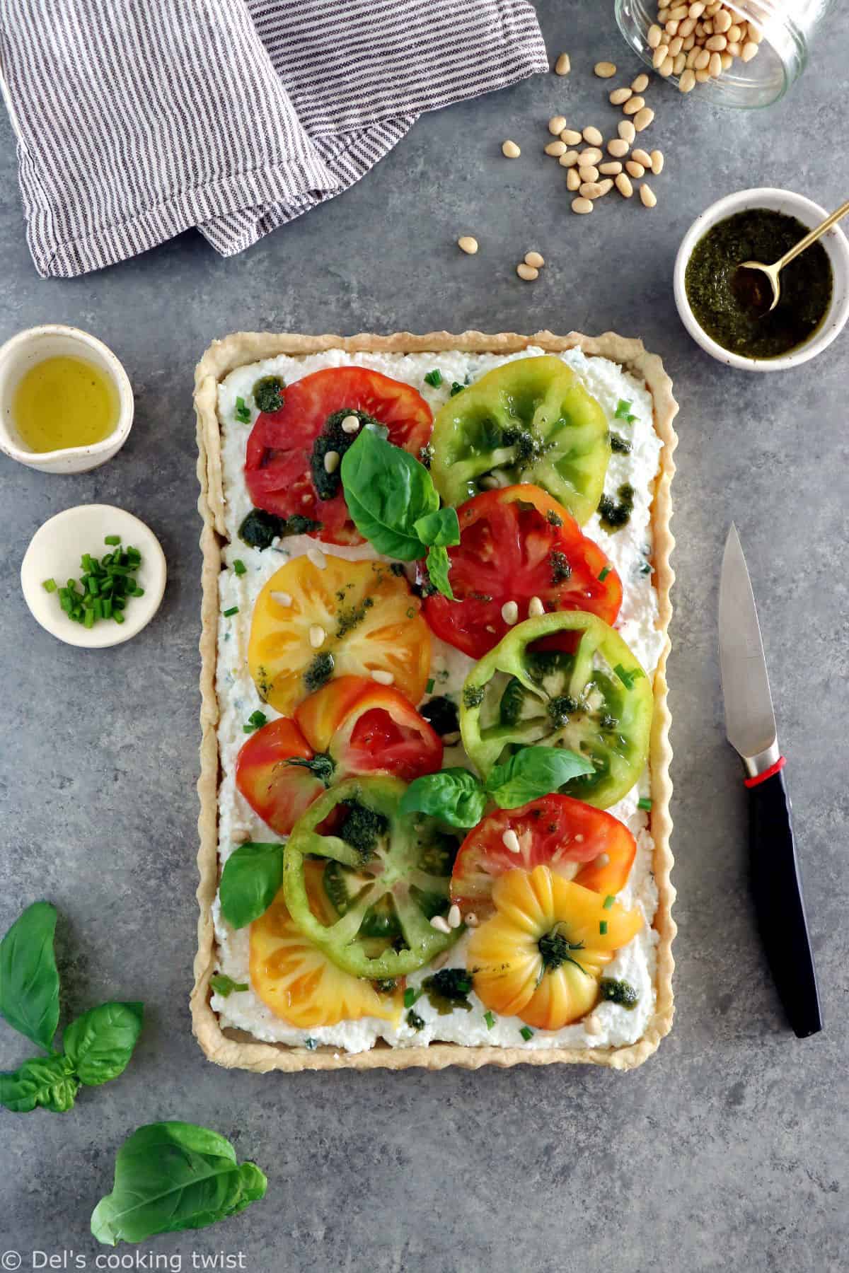 La tarte cheesecake aux tomates et son pesto de basilic est une tarte pleine de fraîcheur.