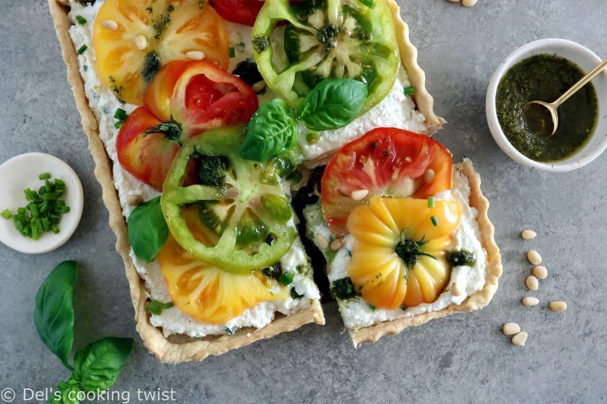 La tarte cheesecake aux tomates et son pesto de basilic est une tarte pleine de fraîcheur.