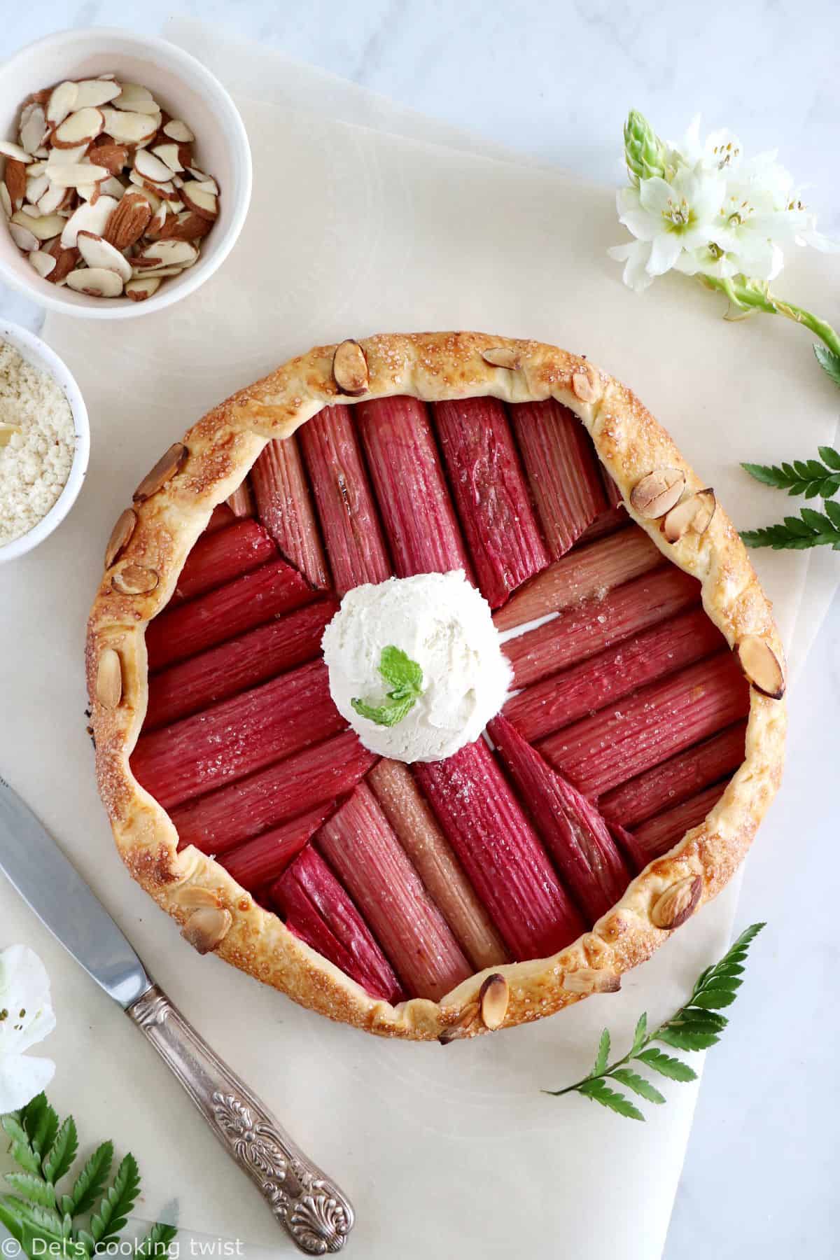 Rustic Geometric Rhubarb Tart. Fun, entertaining and delicious, this rhubarb galette will for sure impress your guests.