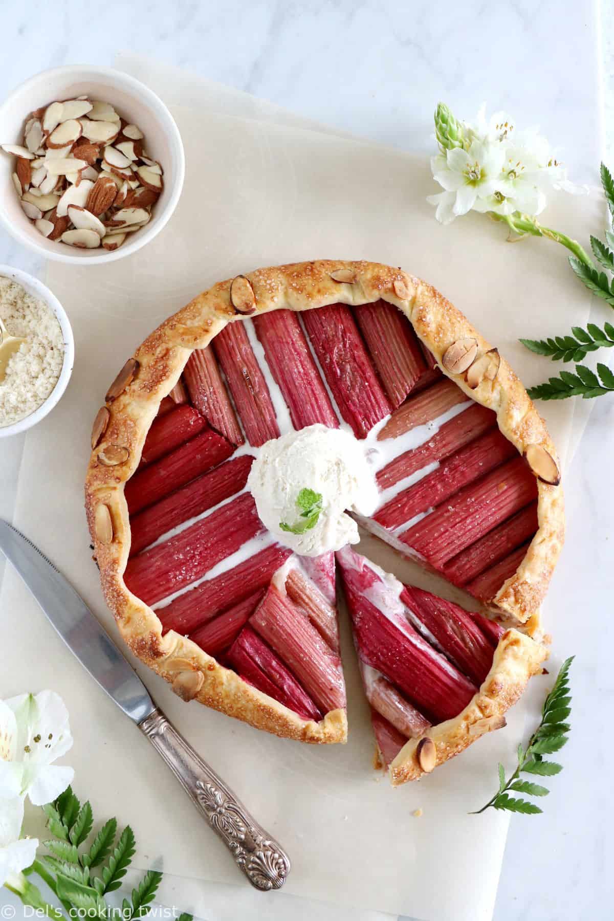 Rustic Geometric Rhubarb Tart. Fun, entertaining and delicious, this rhubarb galette will for sure impress your guests.