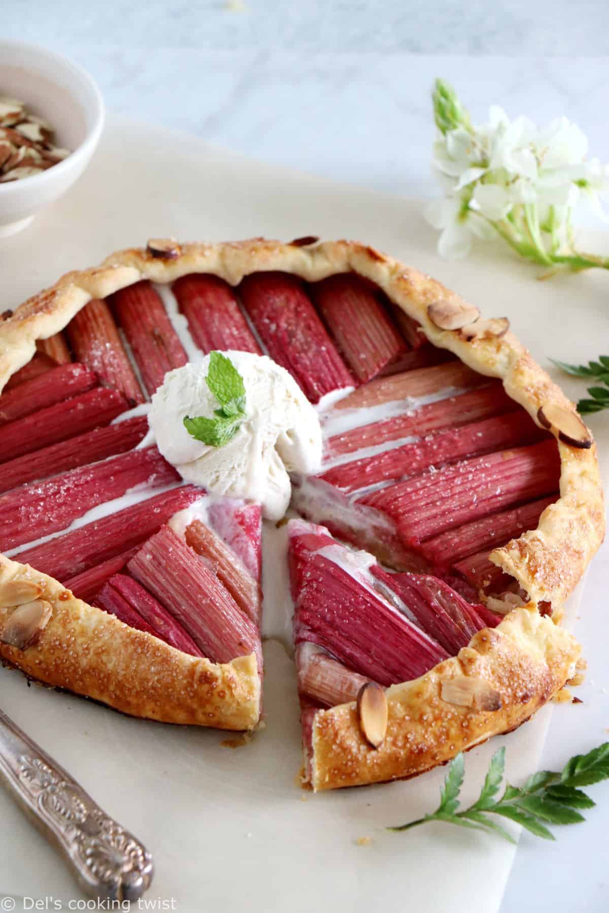 Rustic Geometric Rhubarb Tart. Fun, entertaining and delicious, this rhubarb galette will for sure impress your guests.