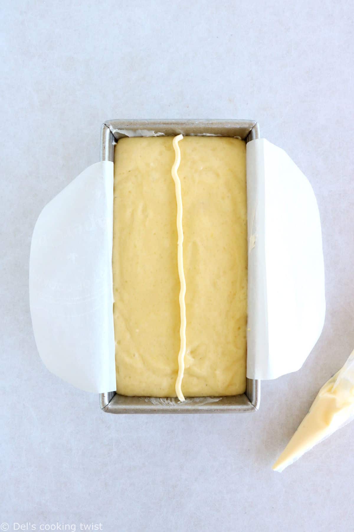 Ce cake au citron et à l'huile d'olive est la perfection incarnée. Riche, dense et acidulé, c'est le goûter rapide et simplissime par excellence.