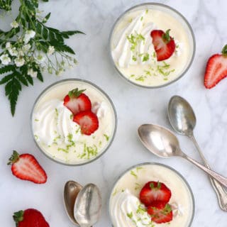 Avec seulement 3 ingrédients, cette mousse au chocolat blanc est absolument parfaite à tous égards.