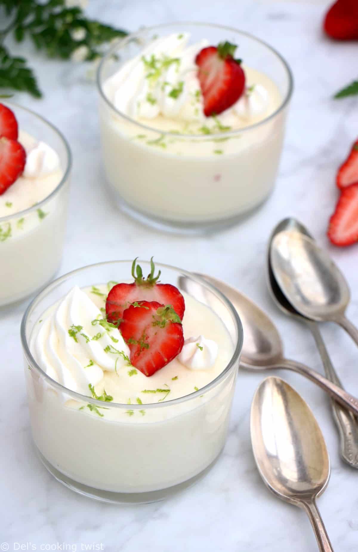 Avec seulement 3 ingrédients, cette mousse au chocolat blanc est absolument parfaite à tous égards.