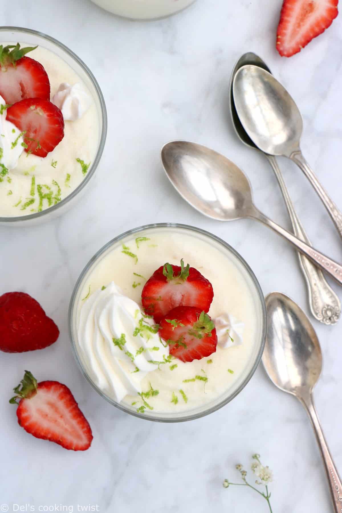 Avec seulement 3 ingrédients, cette mousse au chocolat blanc est absolument parfaite à tous égards.