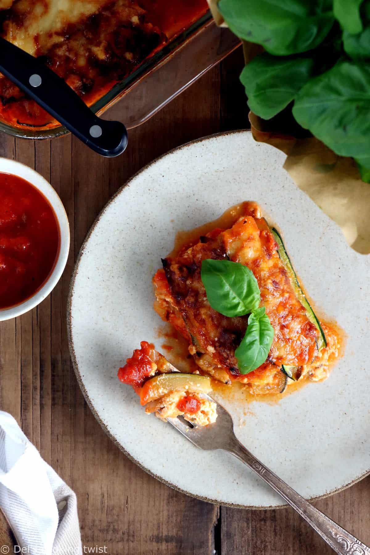 Facile à réaliser et naturellement sans gluten, cette recette de lasagnes végétariennes aux courgettes est ulta gourmande.