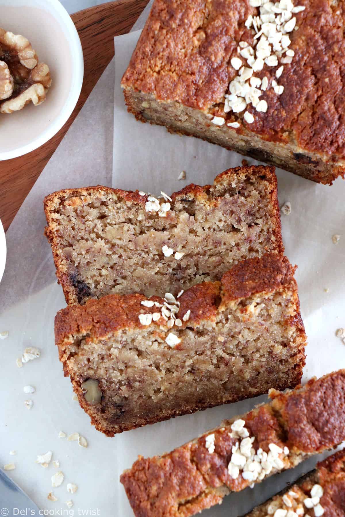 Ce banana bread sans gluten réalisé avec un mélange de 3 farines sans gluten est directement inspiré de mon banana bread ultra moelleux.