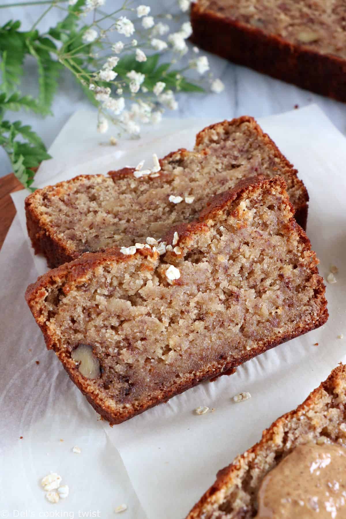 Ce banana bread sans gluten réalisé avec un mélange de 3 farines sans gluten est directement inspiré de mon banana bread ultra moelleux.