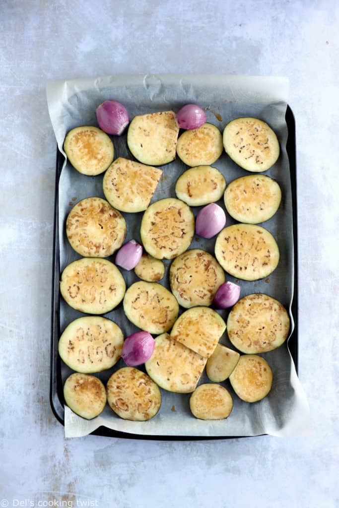 À la croisée d'inspirations culinaires asiatiques et française, la tarte tatin aux aubergines au miso est subtile, originale et délicieuse.