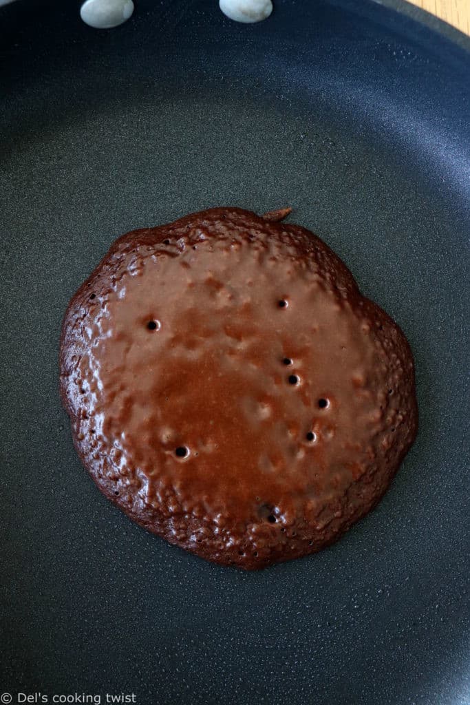 Perfect Chocolate Pancakes (with chocolate sauce) - Del's cooking