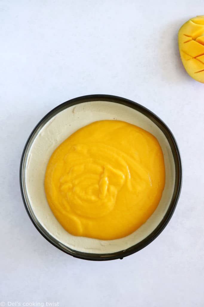 This raw coconut mango cheesecake is a very refreshing fruity dessert. Also vegan, gluten-free and naturally sweetened, it's the ultimate healthy dessert to indulge in!