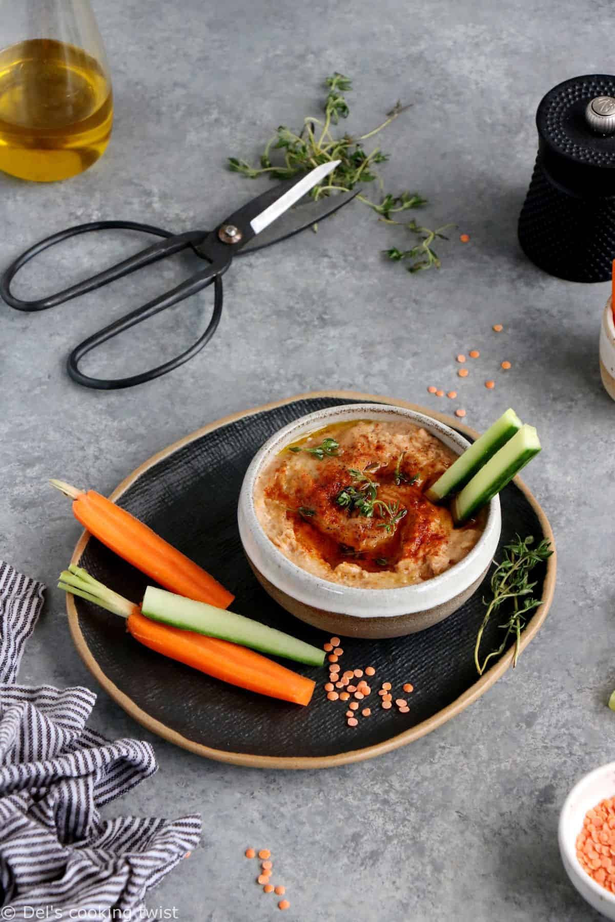 Pour changer du sempiternel houmous, testez cette tartinade de lentilles corail aux saveurs un peu fumées et légèrement épicées.