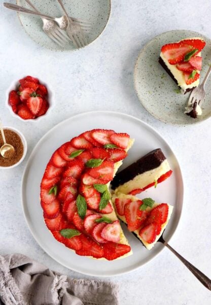 This strawberry white chocolate cheesecake brownies features a rich chocolate base, a creamy white chocolate center, and some fresh berries.