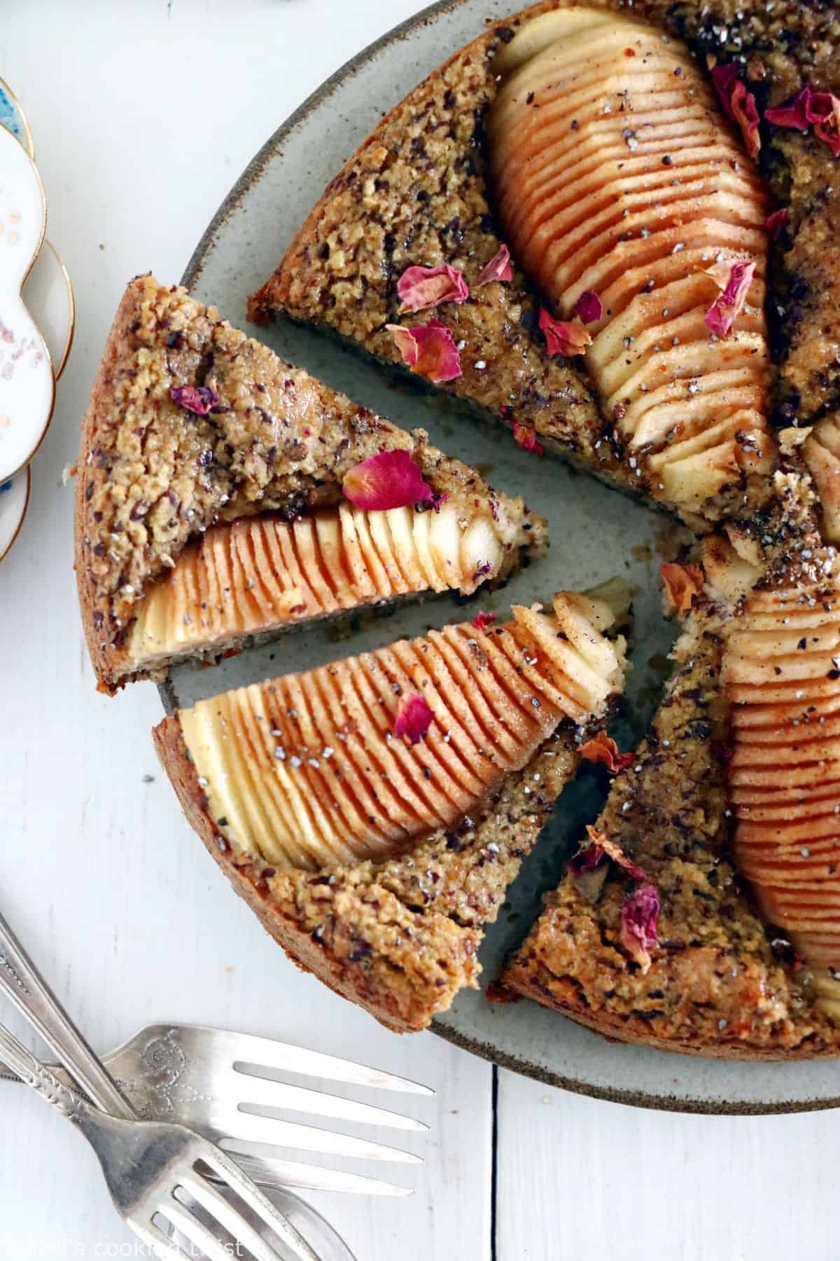 This healthy cardamom pear cake is vegan (no eggs, no dairy), gluten-free, and naturally sweetened. The perfect coffee cake, made healthy!