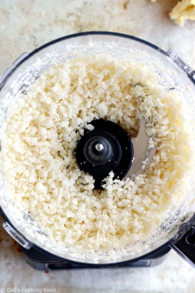 Learn how to make cauliflower rice from scratch, following an easy step-by-step guide. Quick to prepare and healthy, this grain-free and low carb recipe is life changing.