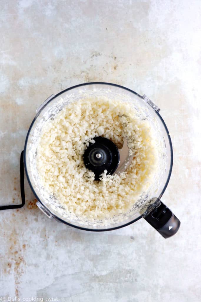 Learn how to make cauliflower rice from scratch, following an easy step-by-step guide. Quick to prepare and healthy, this grain-free and low carb recipe is life changing.