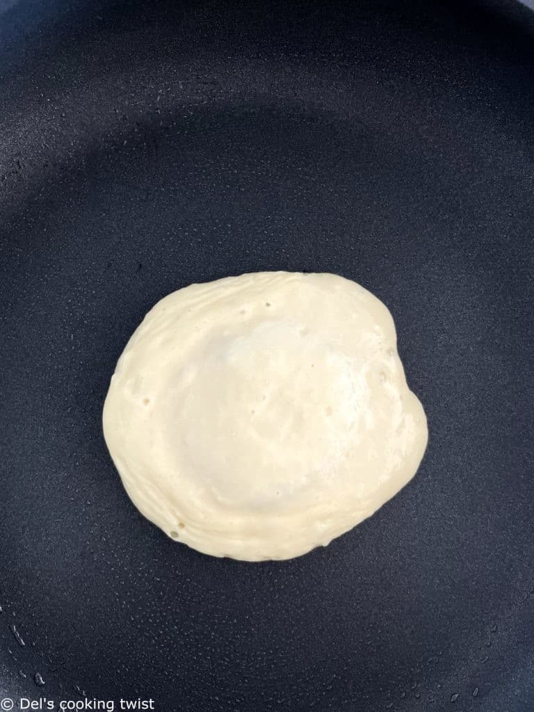 Ces pancakes fourrés au Nutella sont ultra moelleux, avec un coeur de pâte à tartiner chocolat noisette encore chaud... Qui peut résister ?