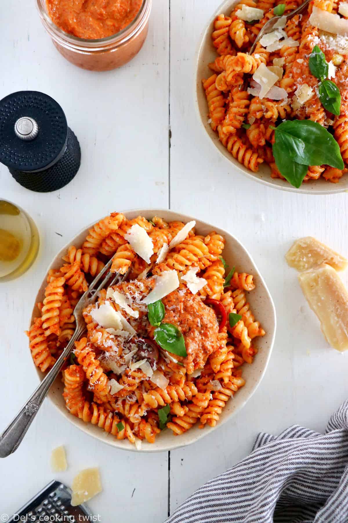 This roasted red pepper and cashew pesto pasta is made with a thick, creamy sauce, and has rich nutty-sweet and smoky flavors.