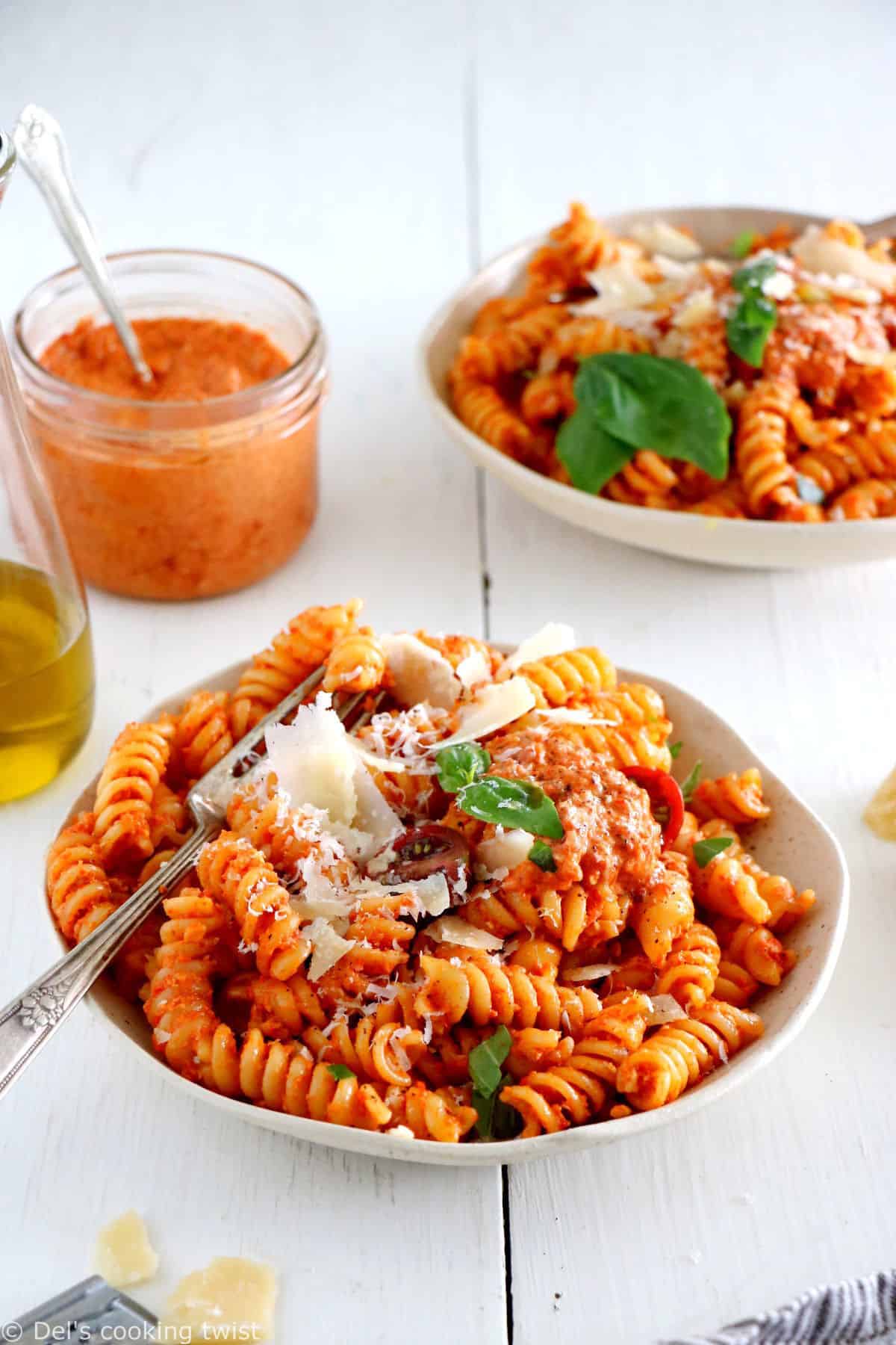 This roasted red pepper and cashew pesto pasta is made with a thick, creamy sauce, and has rich nutty-sweet and smoky flavors.