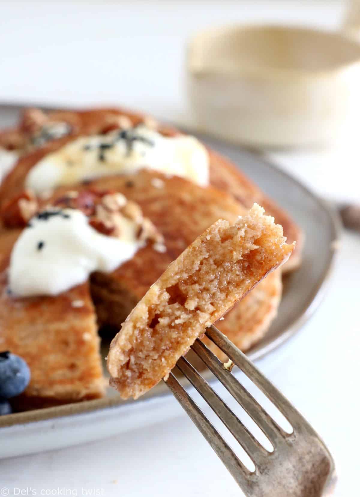 Faciles à réaliser, ces pancakes à la farine complète sont riches sur le plan nutritionnel, avec une texture moelleuse et légère comme on aime.