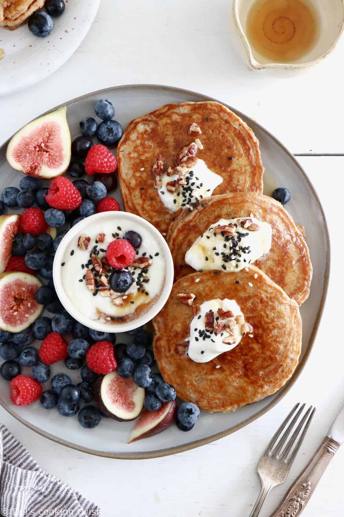 Faciles à réaliser, ces pancakes à la farine complète sont riches sur le plan nutritionnel, avec une texture moelleuse et légère comme on aime.