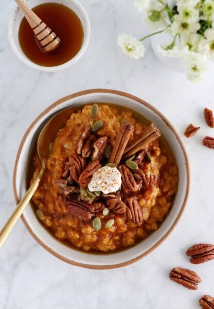 This easy pumpkin oatmeal is like having pumpkin pie for breakfast! Prepared with real pumpkin puree, warm spices and oats, this oatmeal is ready in 5 minutes and makes a cozy and healthy breakfast recipe.