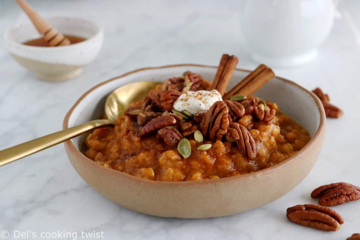 This easy pumpkin oatmeal is like having pumpkin pie for breakfast! Prepared with real pumpkin puree, warm spices and oats, this oatmeal is ready in 5 minutes and makes a cozy and healthy breakfast recipe.