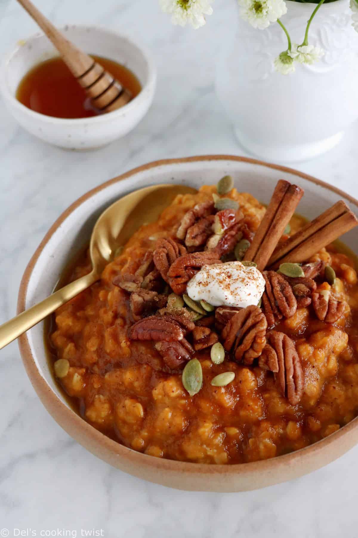 This easy pumpkin oatmeal is like having pumpkin pie for breakfast! Prepared with real pumpkin puree, warm spices and oats, this oatmeal is ready in 5 minutes and makes a cozy and healthy breakfast recipe.