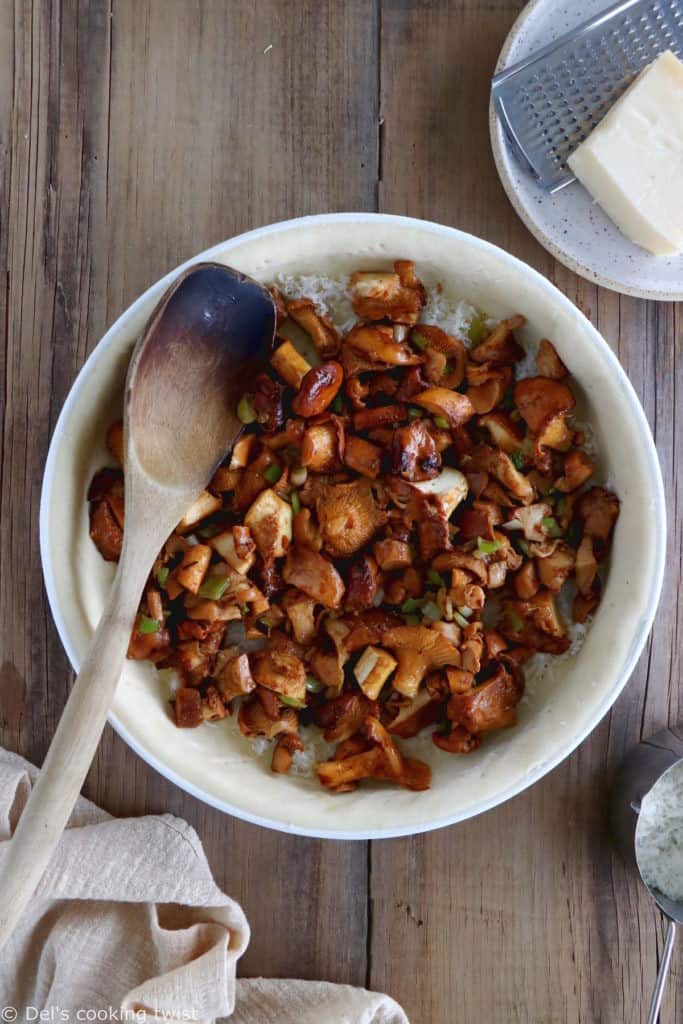 La tarte aux chanterelles et au Västerbotten ("Västerbottenpaj med kantareller") est un classique de la scène culinaire Suède.