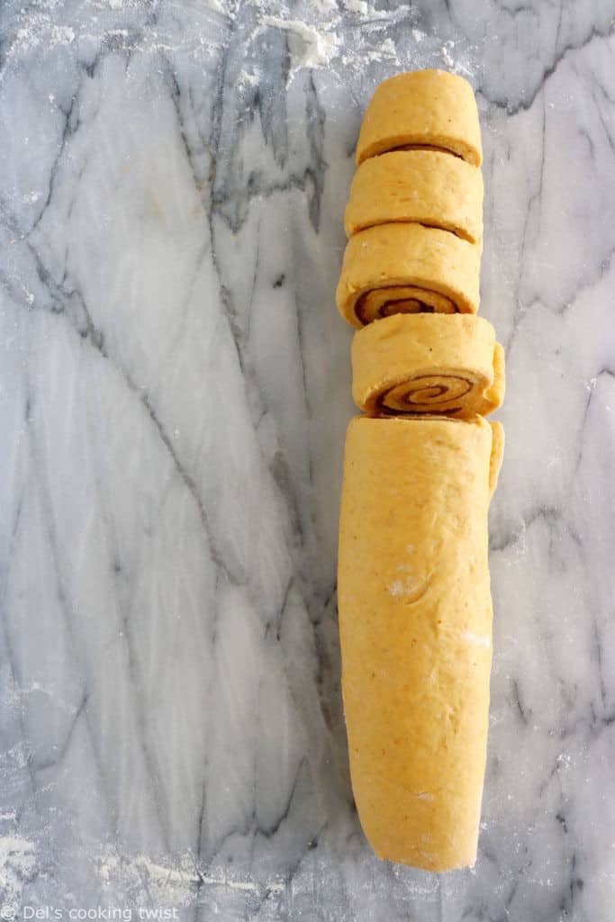 Les petites brioches roulées à la courge et parfumées à la cannelle (pumpkin rolls) sont la petite douceur d'automne par excellence.