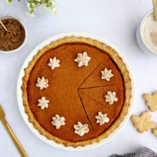 La tarte aux patates douces (sweet potato pie) est un dessert américain typique de Thanksgiving et une excellente alternative à la traditionnelle pumpkin pie.