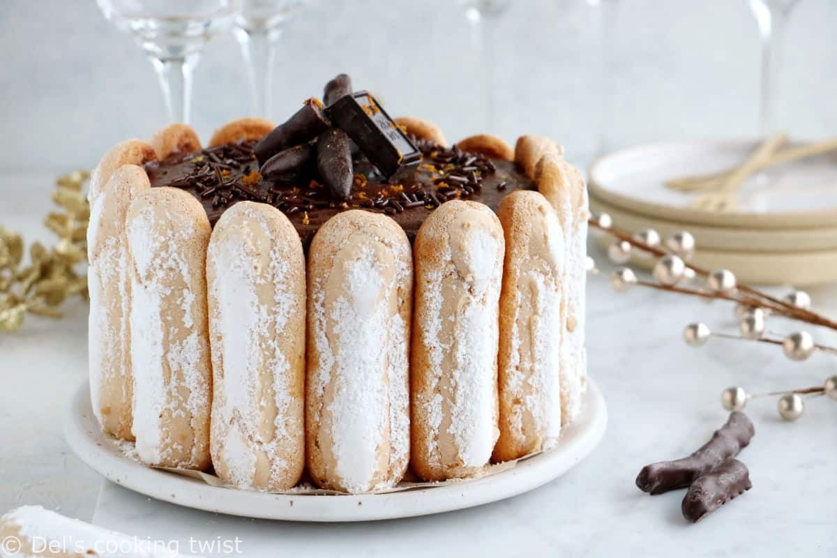 La charlotte au chocolat est un dessert gourmand, élégant et facile à préparer avec seulement 5 ingrédients.