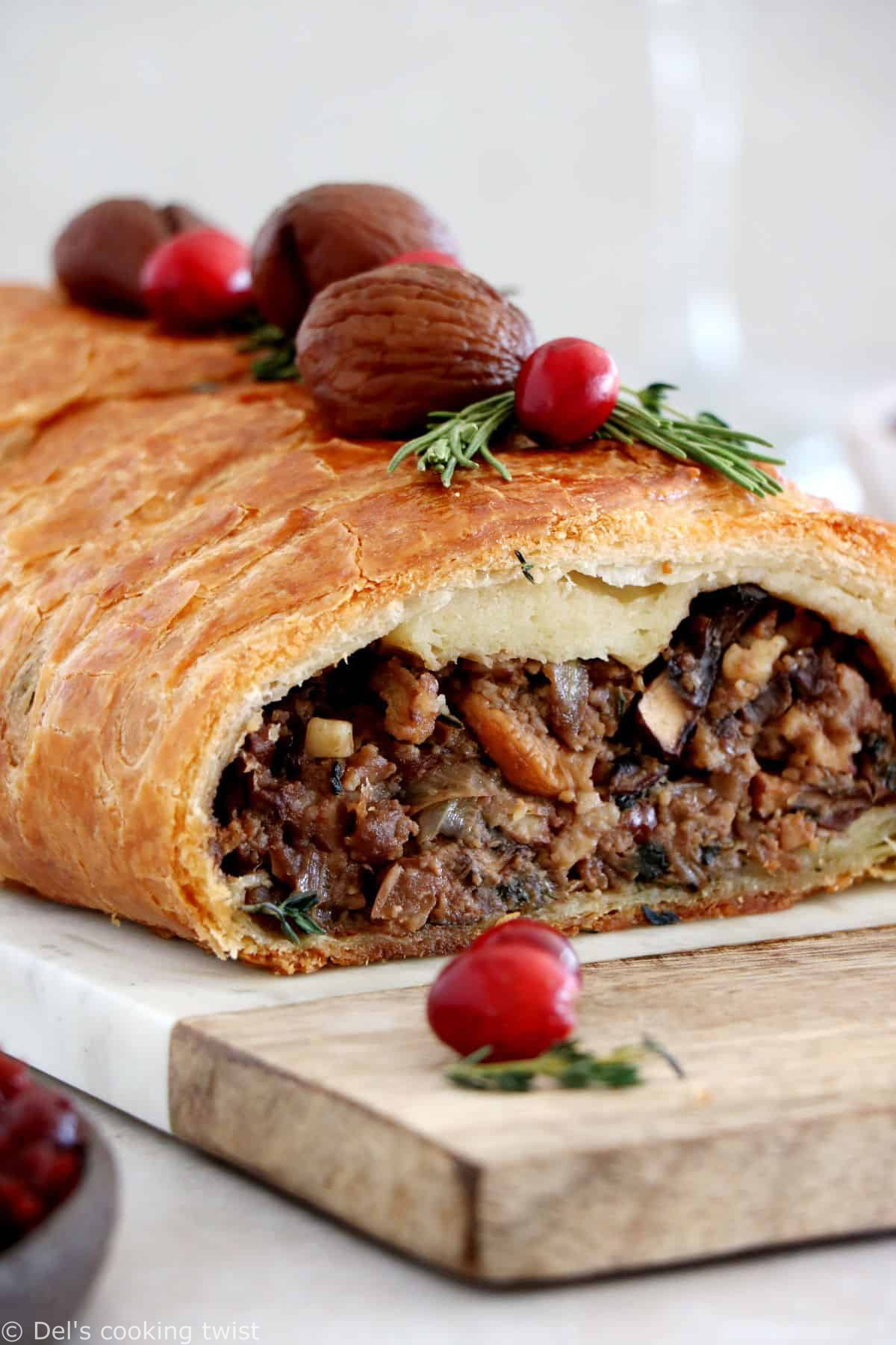 Cette recette de wellington végétarien aux champignons fera sensation sur votre table de fêtes, que vos invités soient végétariens ou non.