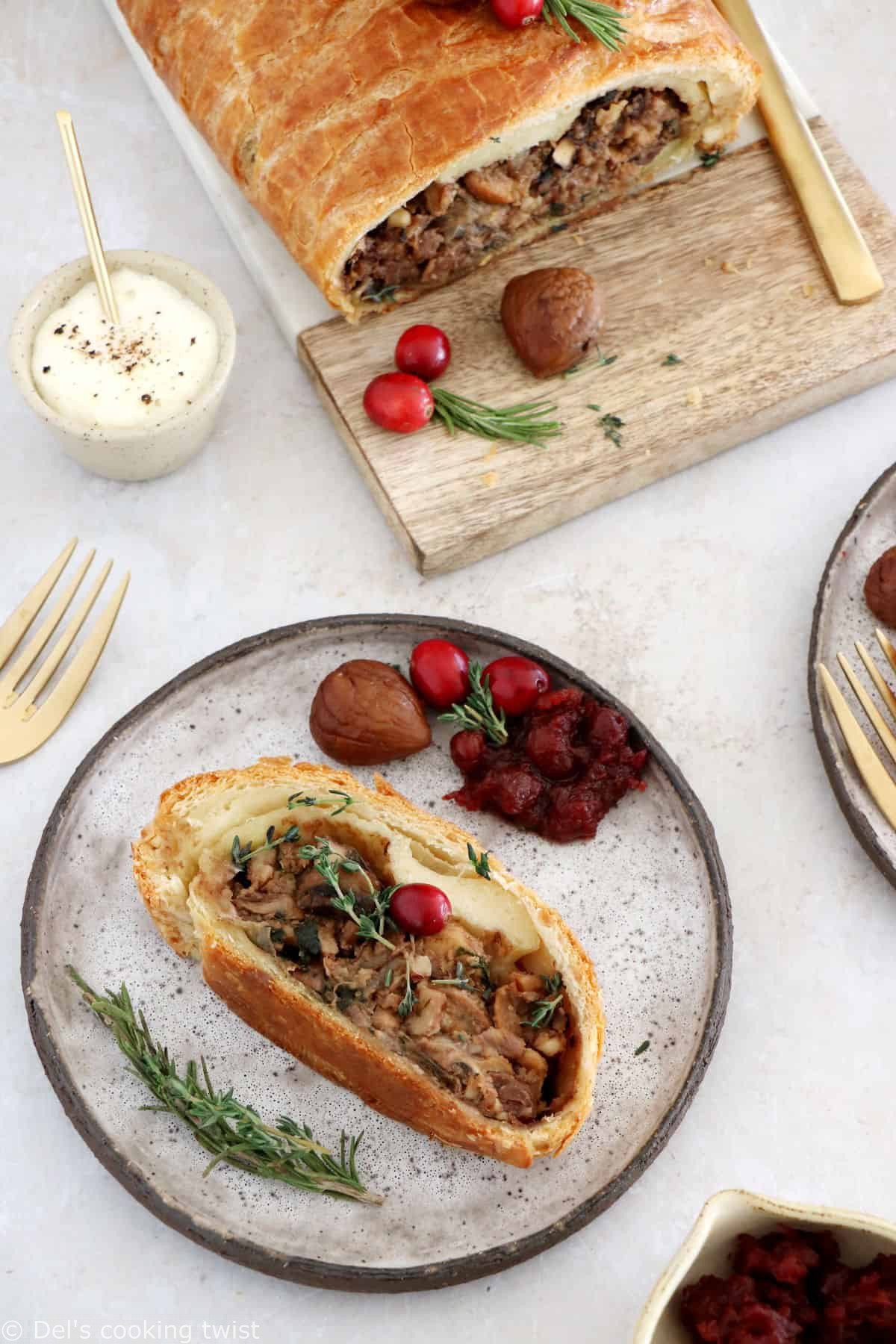 Cette recette de wellington végétarien aux champignons fera sensation sur votre table de fêtes, que vos invités soient végétariens ou non.