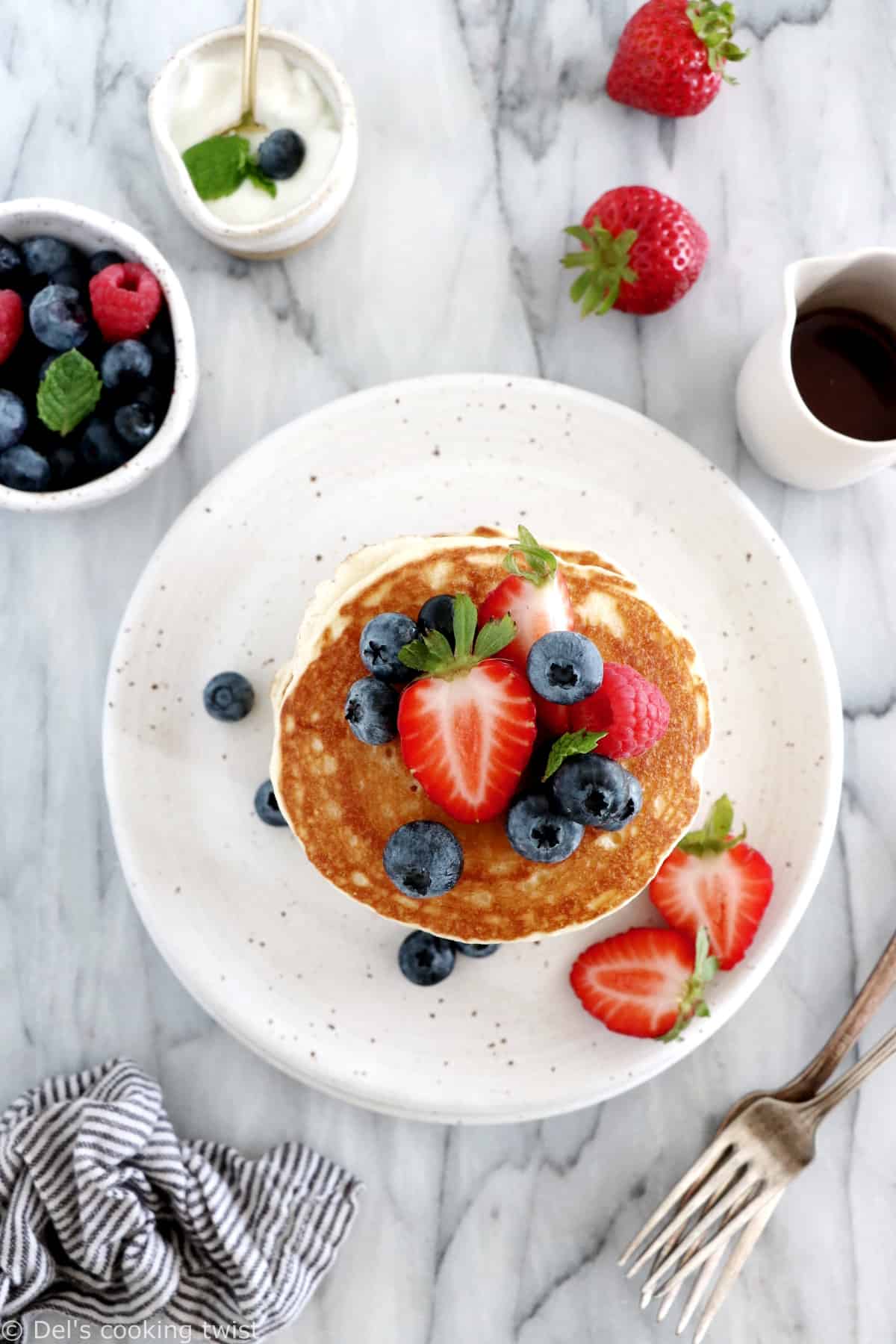 These easy fluffy American pancakes are the BEST pancake recipe you can possibly find. With only 6 ingredients and 2 minutes preparation, you get generous and fluffy pancakes with no effort.