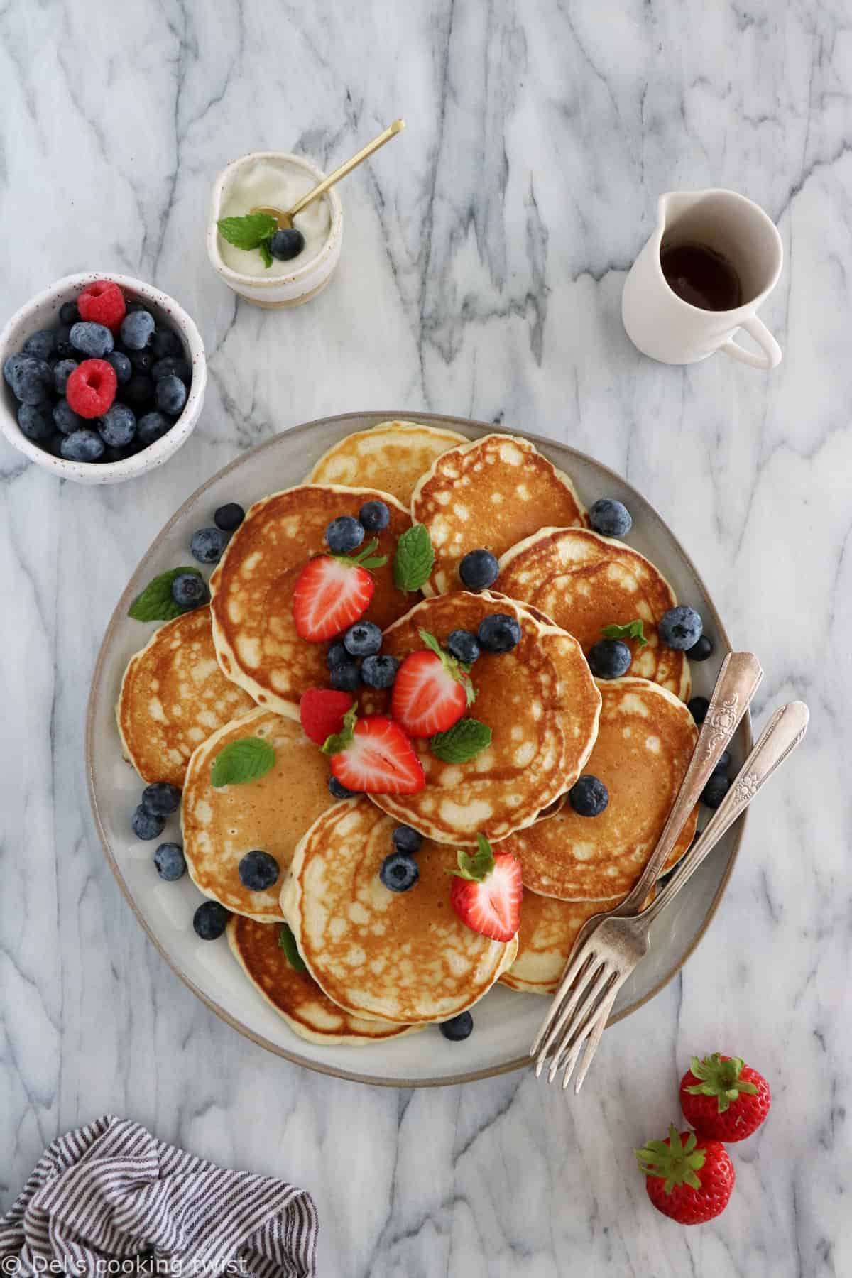 These easy fluffy American pancakes are the BEST pancake recipe you can possibly find. With only 6 ingredients and 2 minutes preparation, you get generous and fluffy pancakes with no effort.