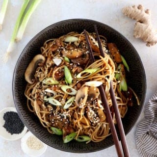 These Japanese sesame soba noodles with mushrooms are a quick and easy Asian recipe, ready in 20 minutes or less.