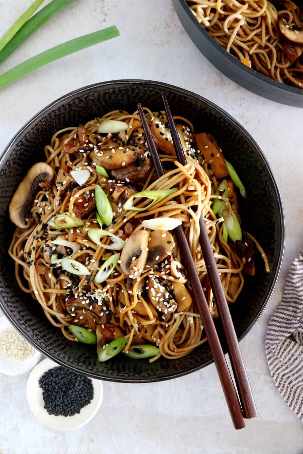 These Japanese sesame soba noodles with mushrooms are a quick and easy Asian recipe, ready in 20 minutes or less.