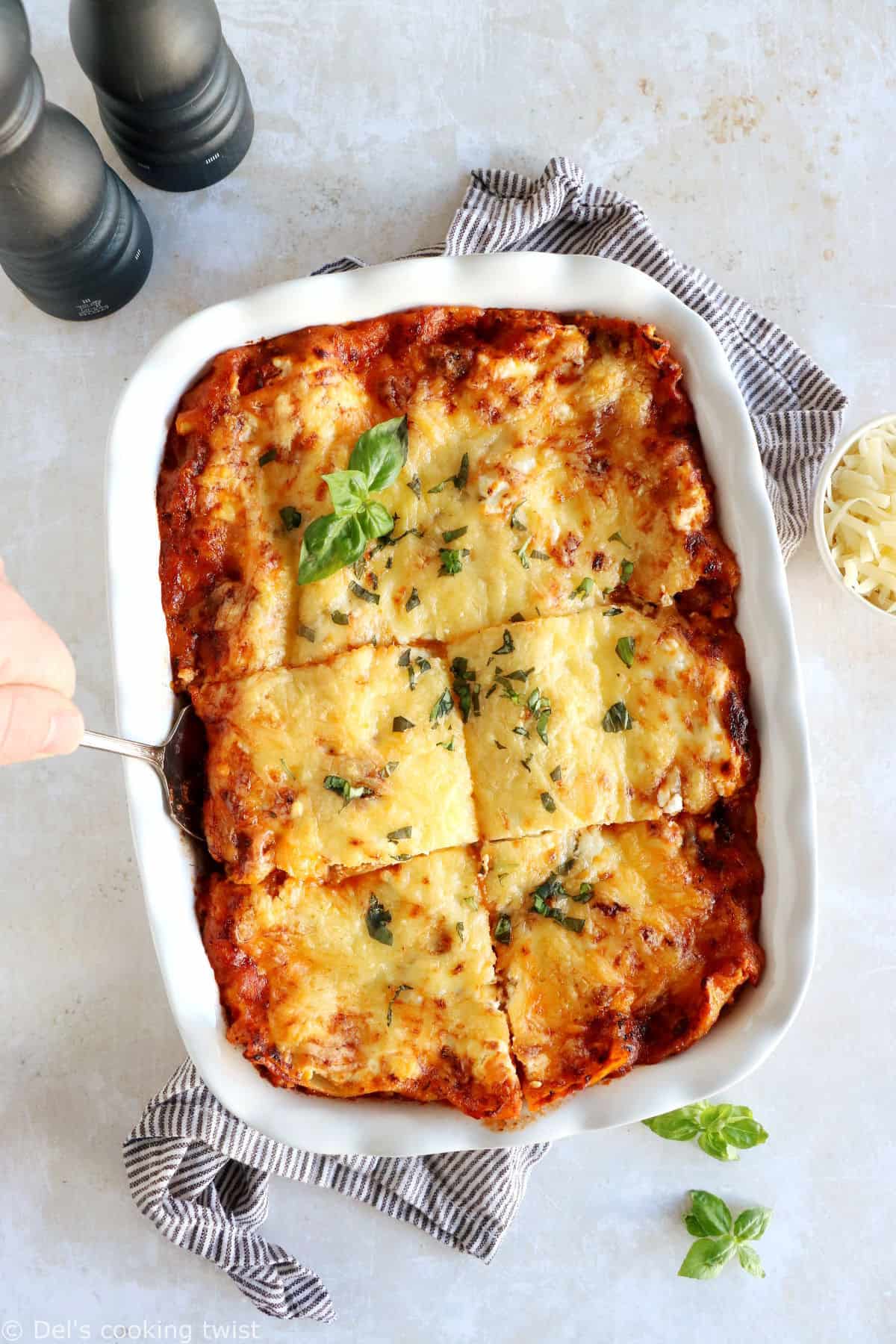 Ces lasagnes aux épinards, champignons et ricotta sont de délicieuses lasagnes végétariennes maison.