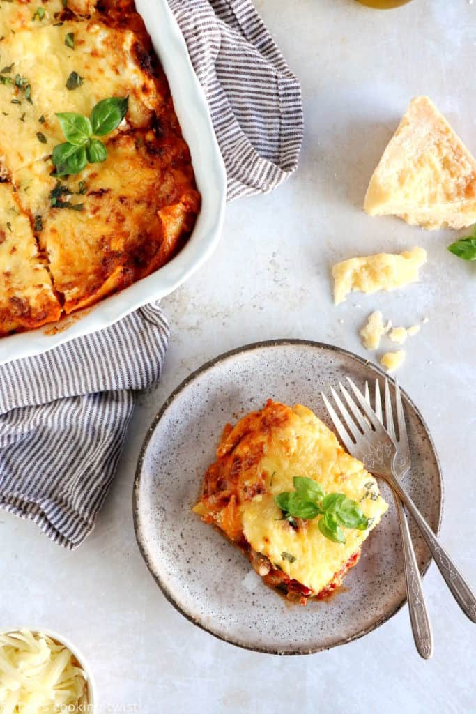 Ces lasagnes aux épinards, champignons et ricotta sont de délicieuses lasagnes végétariennes maison.