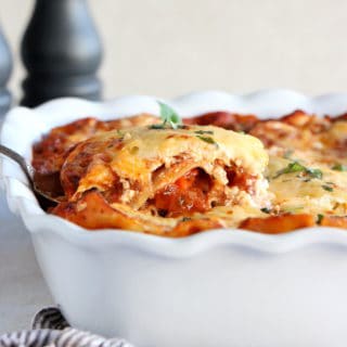 Ces lasagnes aux épinards, champignons et ricotta sont de délicieuses lasagnes végétariennes maison.