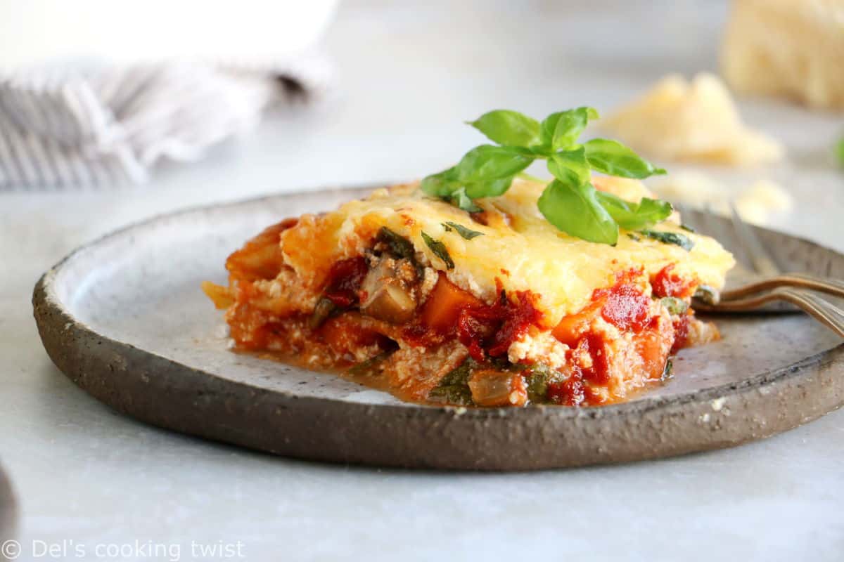 Ces lasagnes aux épinards, champignons et ricotta sont de délicieuses lasagnes végétariennes maison.